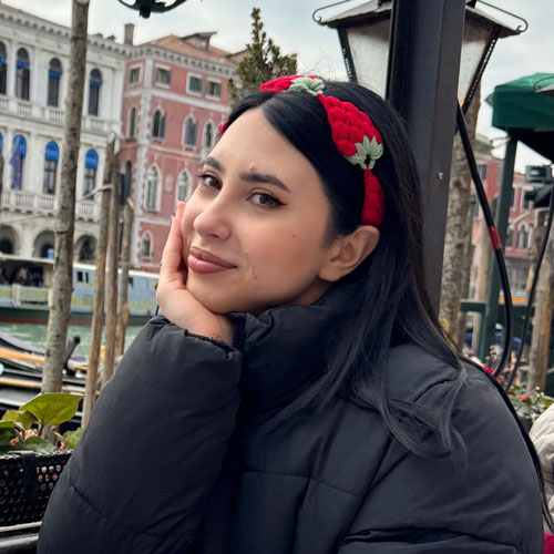 Julia Red - Tarot Expert